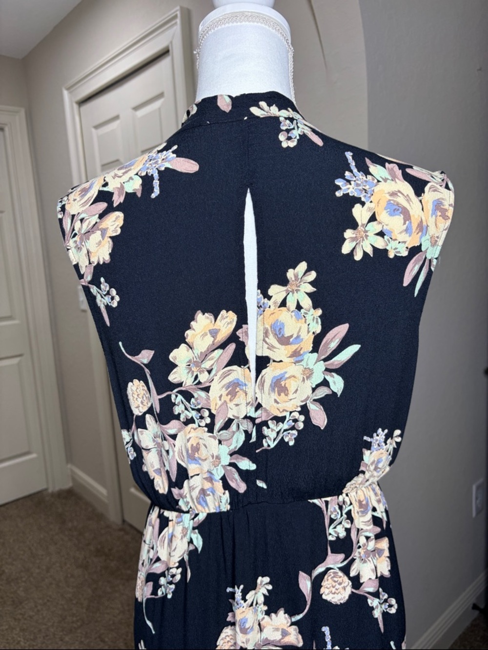 ASTR The Label Floral Faux-Wrap Maxi Dress Sleeveless V-Neck Boho Romantic L - Picture 8 of 10